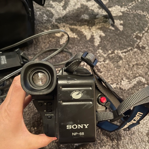 Sony Video Camera Recorder - Picture 5 of 10